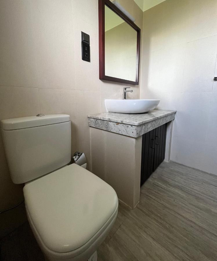 Driftwood Villa Pamunugama ภายนอก รูปภาพ