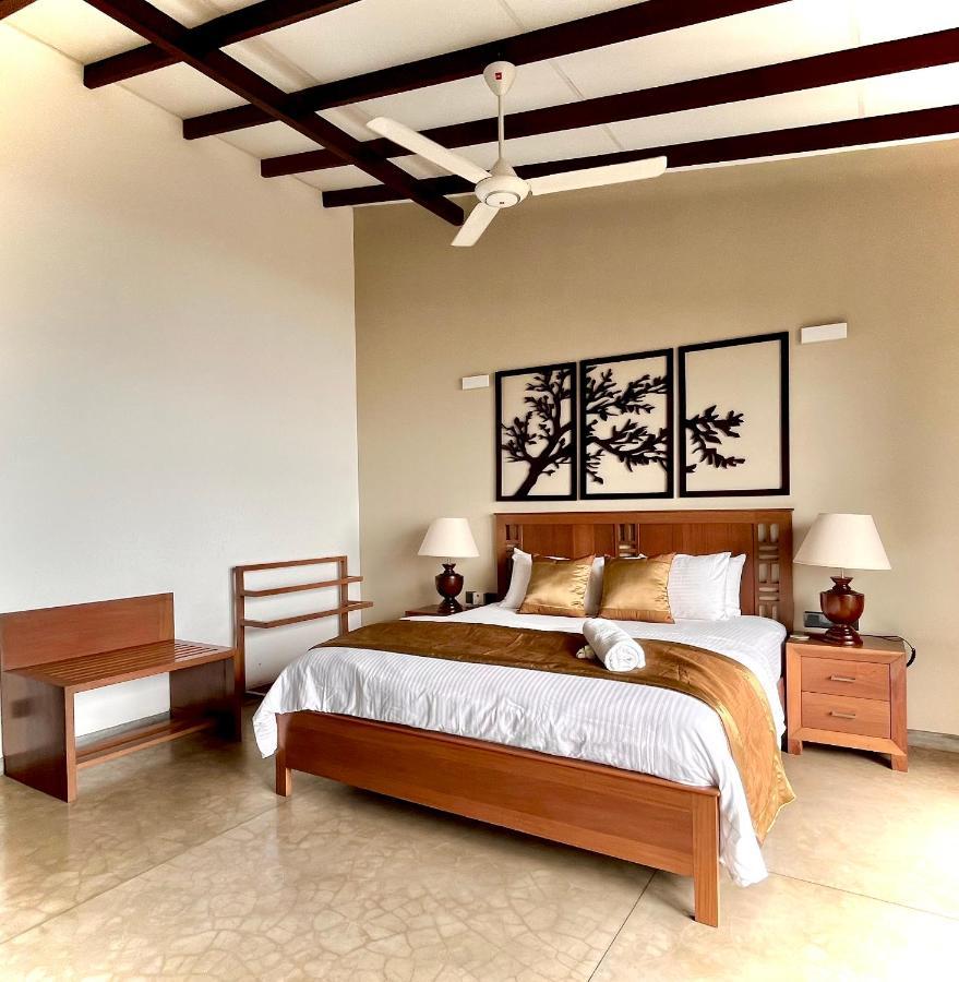 Driftwood Villa Pamunugama ภายนอก รูปภาพ
