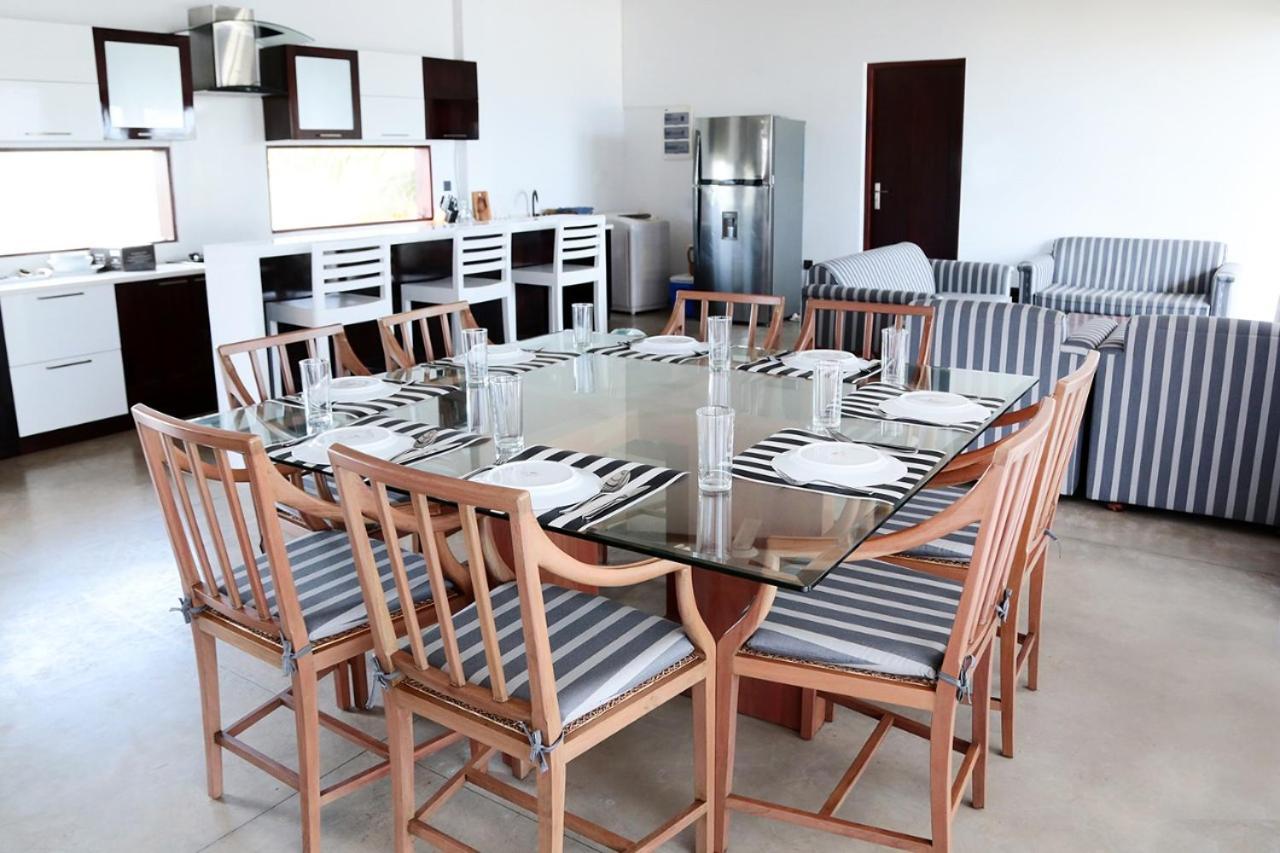 Driftwood Villa Pamunugama ภายนอก รูปภาพ