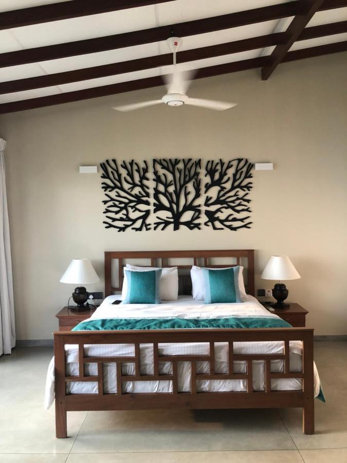 Driftwood Villa Pamunugama ภายนอก รูปภาพ